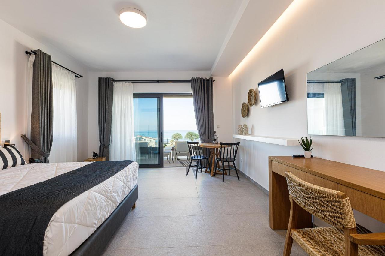 Eleven Boutique Suites Stavromenos Exterior photo