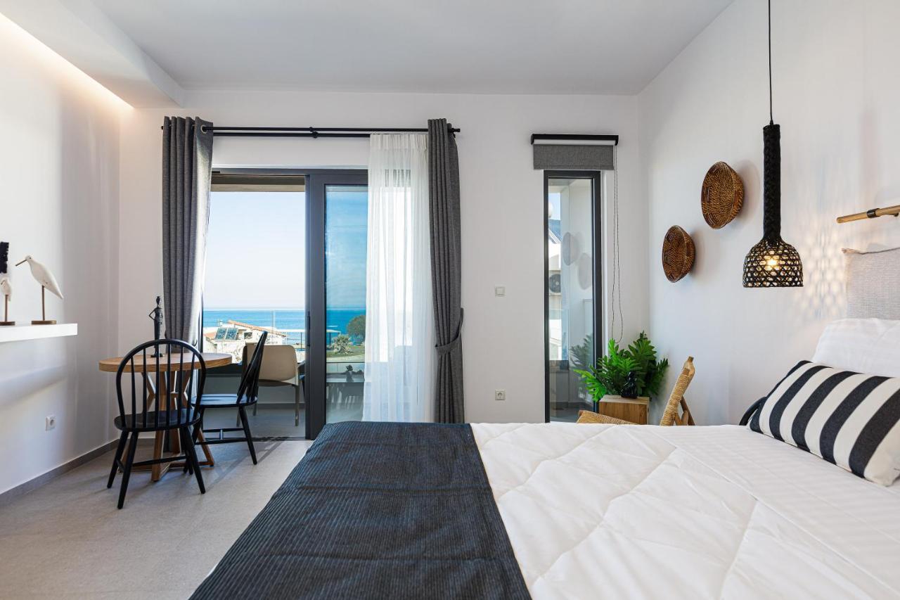 Eleven Boutique Suites Stavromenos Exterior photo