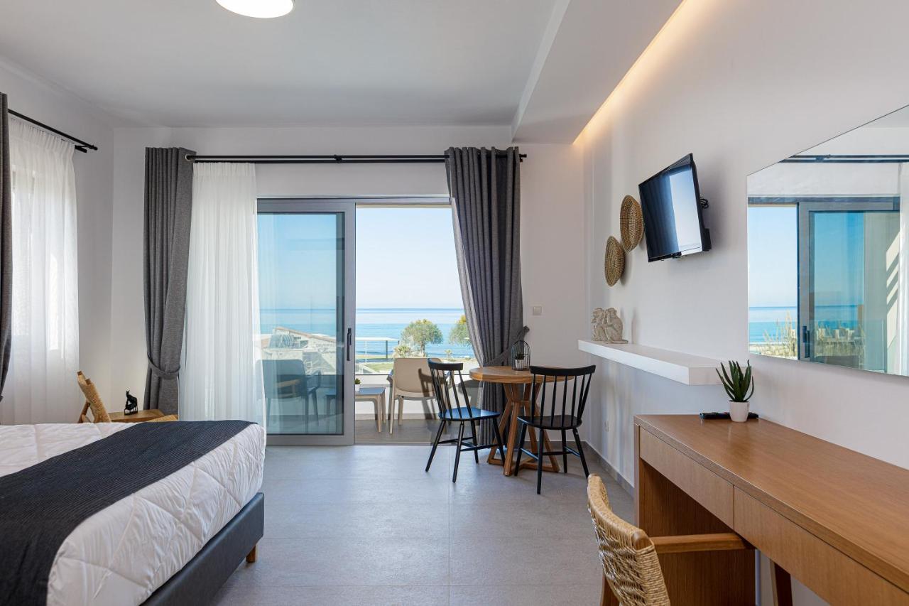 Eleven Boutique Suites Stavromenos Exterior photo