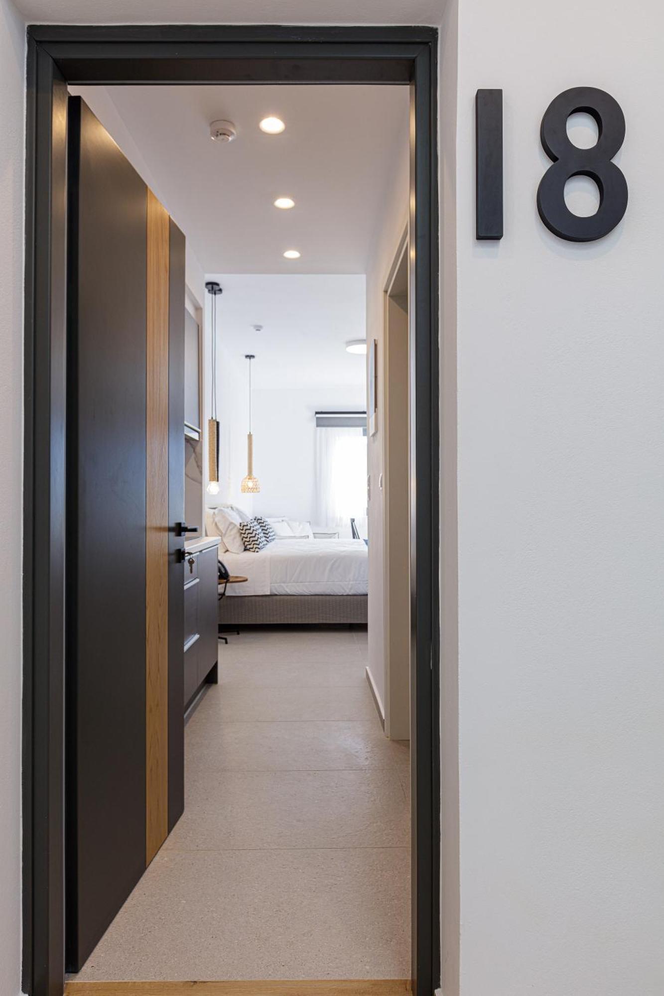 Eleven Boutique Suites Stavromenos Room photo